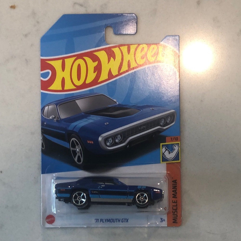 Hot Wheels '71 Plymouth GTX Die-Cast Car
